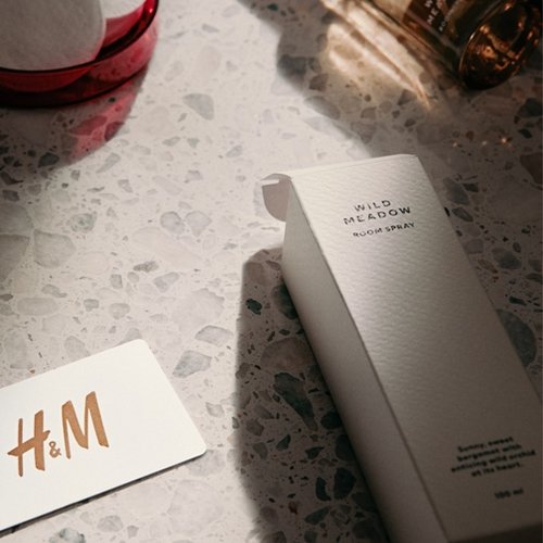 STÁLE HĽADÁTE VIANOČNÉ DARČEKY? NÁJDETE ICH H&M